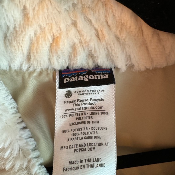 Patagonia faux fur pilage jacket size xl. - Picture 4 of 4